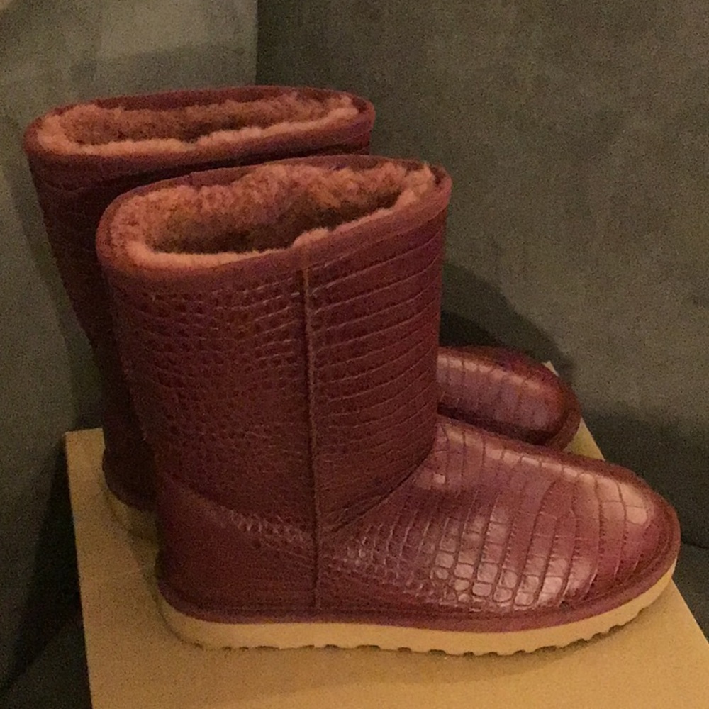 Classic short crocodile uggs